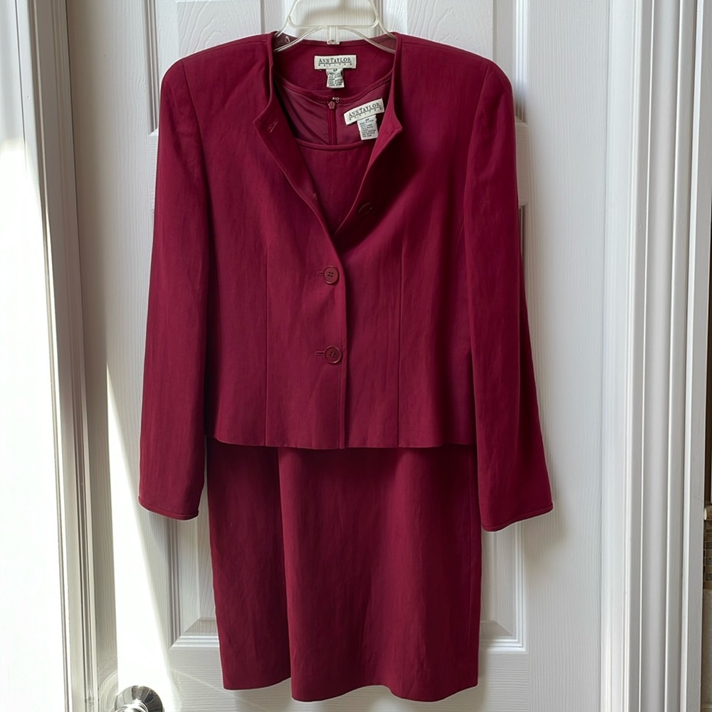 Ann Taylor 2 piece linen and rayon suit